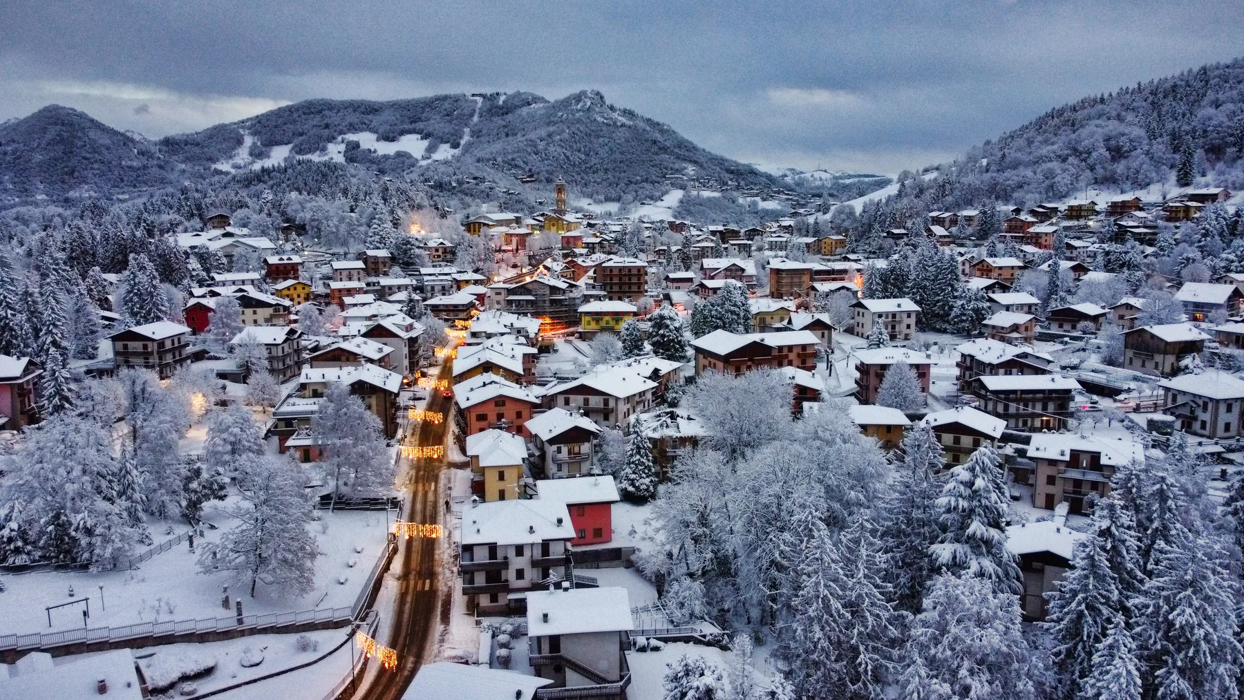 Selvino innevata in inverno